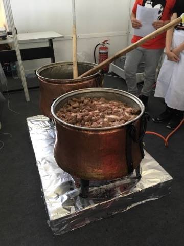  Ξάνθη: Εφτιαξαν καβουρμά για ρεκόρ Γκίνες -15 μέτρα και σχεδόν 300 κιλά [εικόνες]  | iefimerida.gr 1