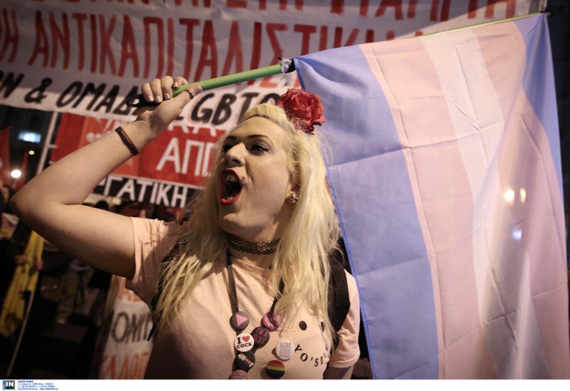 Πορεία για την Ημέρα της Γυναίκας έξω από τη Βουλή [εικόνες] | iefimerida.gr 0