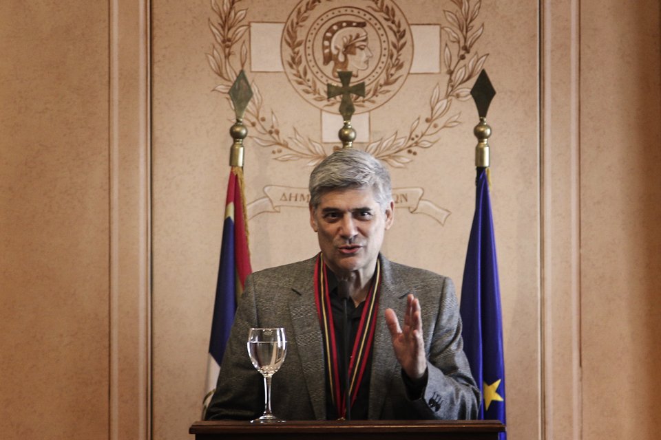 Επίτιμος δημότης της Αθήνας ο διεθνούς φήμης ηθοποιός Γιώργος Χωραφάς [εικόνες]  | iefimerida.gr 1