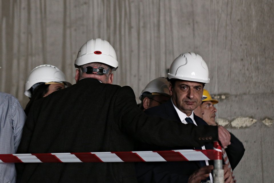 Εφτασε στα Μανιάτικα ο μετροπόντικας -Καρέ καρέ η διάνοιξη [εικόνες] | iefimerida.gr 6