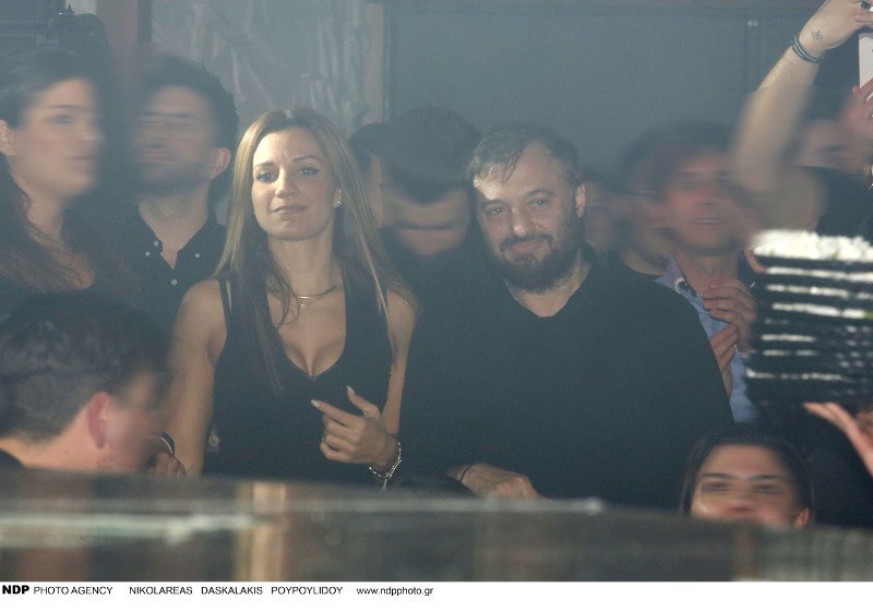 Χρήστος Φερεντίνος: Ξεφάντωσε με νέα συνοδό στα μπουζούκια [εικόνες] | iefimerida.gr 0