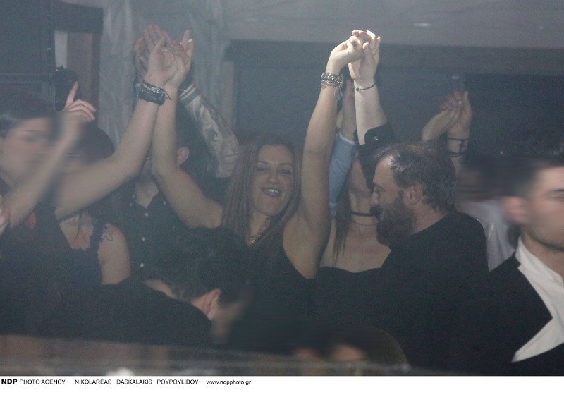 Χρήστος Φερεντίνος: Ξεφάντωσε με νέα συνοδό στα μπουζούκια [εικόνες] | iefimerida.gr 1