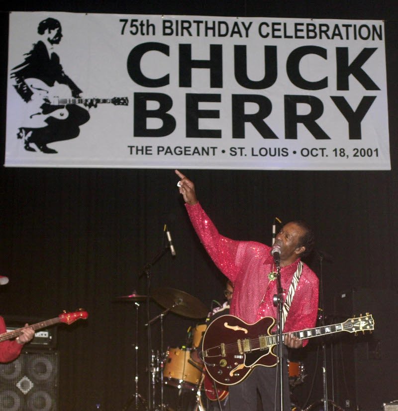 Πέθανε ο θρύλος του ροκ εν ρολ Τσακ Μπέρι [εικόνες & βίντεο] | iefimerida.gr 2