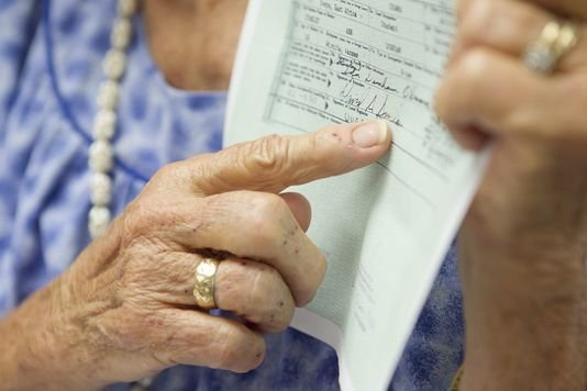 Το πιστοποιητικό γέννησης του Ομπάμα που δείχνει ο αδελφός του είναι ψεύτικο [εικόνες] | iefimerida.gr 7