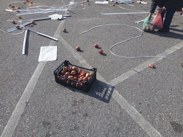 Αγρίνιο: Ξύλο για τη σειρά προτεραιότητας στη διανομή τροφίμων [εικόνες] | iefimerida.gr 1