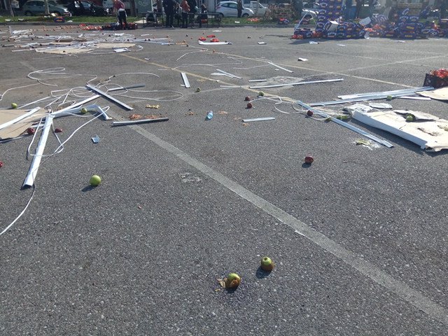 Αγρίνιο: Ξύλο για τη σειρά προτεραιότητας στη διανομή τροφίμων [εικόνες] | iefimerida.gr 0