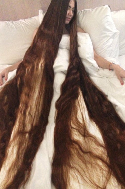 Μια σύγχρονη Ραπουνζέλ - 27χρονη με μαλλιά που έχουν μήκος 2,28 μέτρα [εικόνες] | iefimerida.gr 1