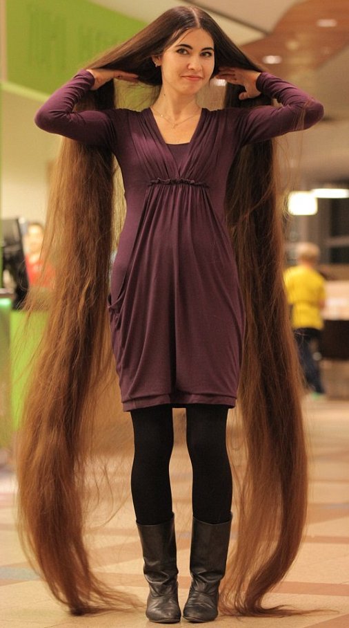 Μια σύγχρονη Ραπουνζέλ - 27χρονη με μαλλιά που έχουν μήκος 2,28 μέτρα [εικόνες] | iefimerida.gr 0