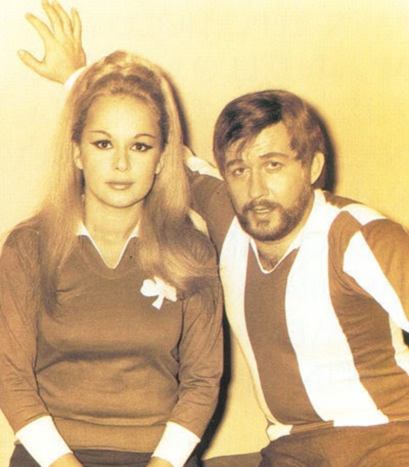 Η σπάνια φωτογραφία Βουγιουκλάκη και Παπαμιχαήλ με τις φανέλες των «αιωνίων» [εικόνα] | iefimerida.gr 0