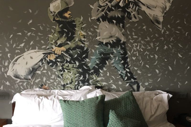 Ξενοδοχείο «έργο τέχνης» στη Βηθλεέμ άνοιξε ο γκραφιτάς Banksy [εικόνες] | iefimerida.gr 1