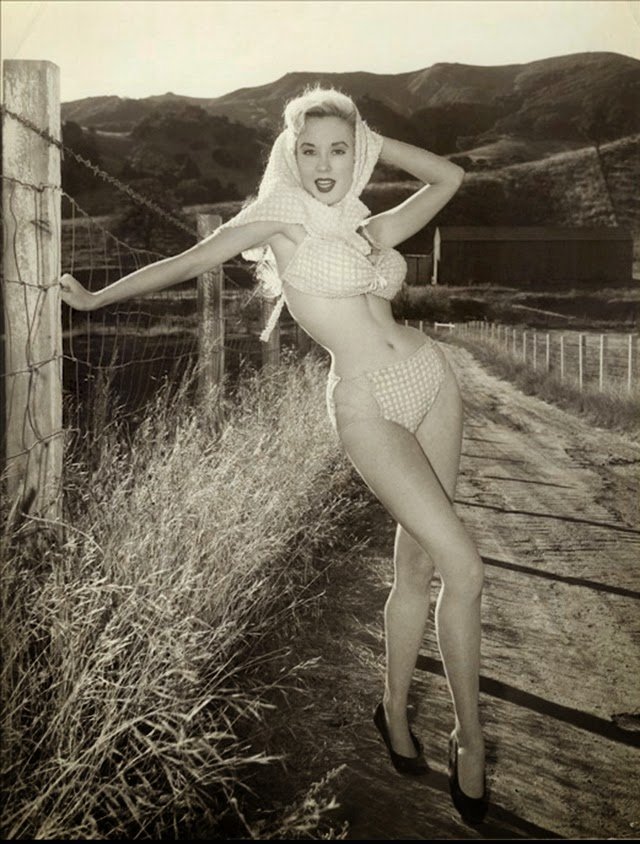 Μπέτι Μπρόσμερ: To pin up girl με την ασύλληπτα λεπτή μέση [εικόνες] | iefimerida.gr 2