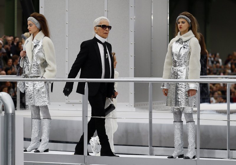 Επίδειξη-υπερπαραγωγή από τον οίκο Chanel: Είχε μέχρι και εκτόξευση πυραύλου [εικόνες & βίντεο] | iefimerida.gr 3