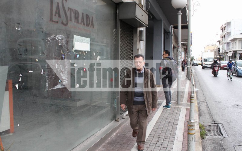 «Βούλιαξε» η αγορά στη λεωφόρο Βουλιαγμένης -Απελπισμένοι οι έμποροι κλείνουν τα καταστήματά τους [εικόνες] | iefimerida.gr 5