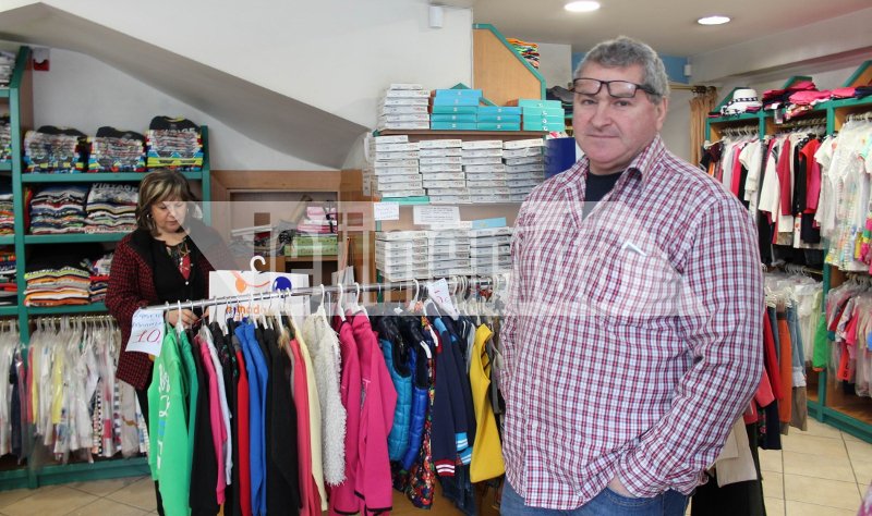 «Βούλιαξε» η αγορά στη λεωφόρο Βουλιαγμένης -Απελπισμένοι οι έμποροι κλείνουν τα καταστήματά τους [εικόνες] | iefimerida.gr 0