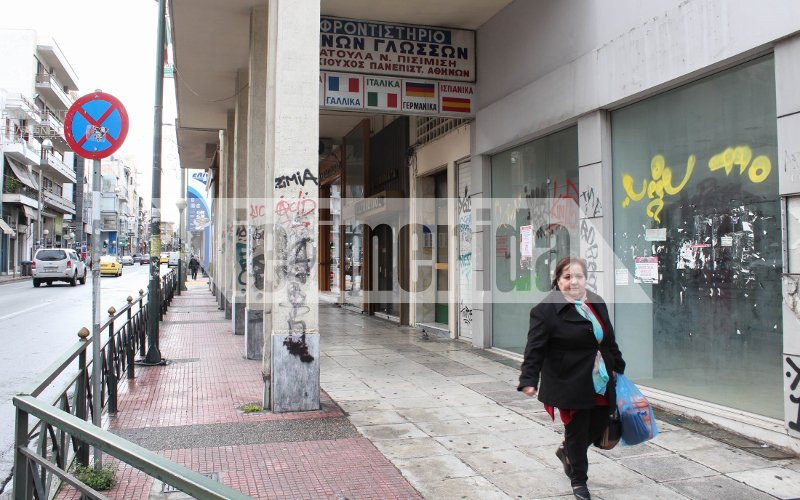 «Βούλιαξε» η αγορά στη λεωφόρο Βουλιαγμένης -Απελπισμένοι οι έμποροι κλείνουν τα καταστήματά τους [εικόνες] | iefimerida.gr 1
