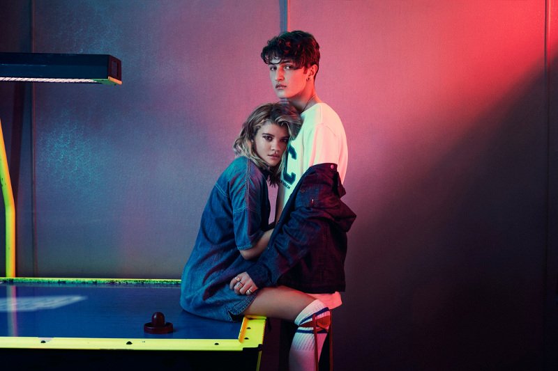 Η νέα ανοιξιάτικη καμπάνια της Tommy Hilfiger έχει κάτι από Λος Αντζελες -Πρωταγωνιστεί ο αδελφός της Χαντίντ | iefimerida.gr 2