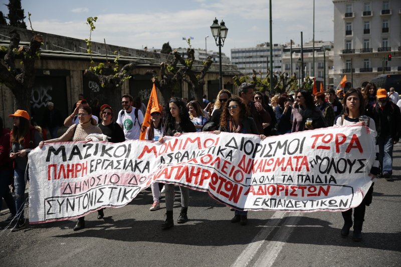 Διαμαρτυρία εκπαιδευτικών έξω από τη Βουλή για τους διορισμούς και την Ειδική Αγωγή [εικόνες] | iefimerida.gr 5