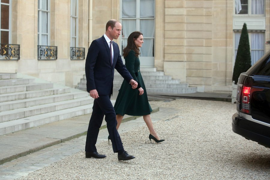 Ο Ουίλιαμ στο Παρίσι: Η πρώτη επίσκεψη, 20 χρόνια μετά το θάνατο της Νταϊάνας [εικόνες]  | iefimerida.gr 0