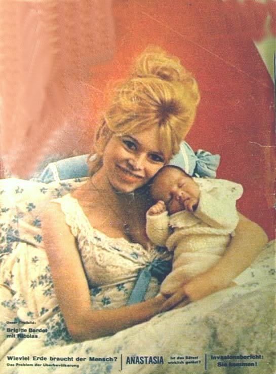 Ο θρύλος Μπριζίτ Μπαρντό, 82 ετών, στηρίζει τη Μαρίν Λεπέν [εικόνες] | iefimerida.gr 21