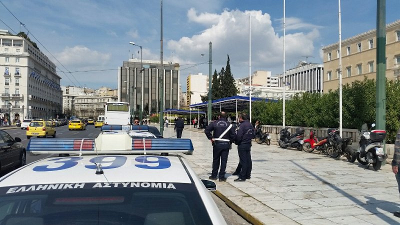 Τέντες και σκαλωσιές μπροστά στη Βουλή -Στήθηκε η κερκίδα των επισήμων για την παρέλαση της 25ης Μαρτίου | iefimerida.gr 2