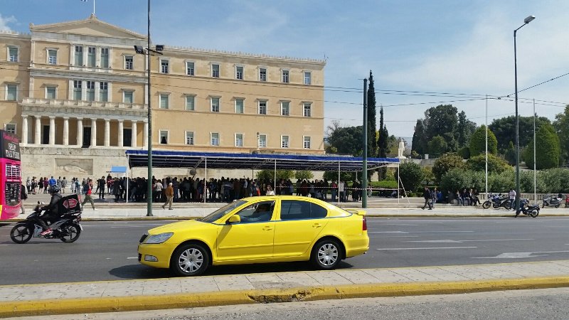 Τέντες και σκαλωσιές μπροστά στη Βουλή -Στήθηκε η κερκίδα των επισήμων για την παρέλαση της 25ης Μαρτίου | iefimerida.gr 3