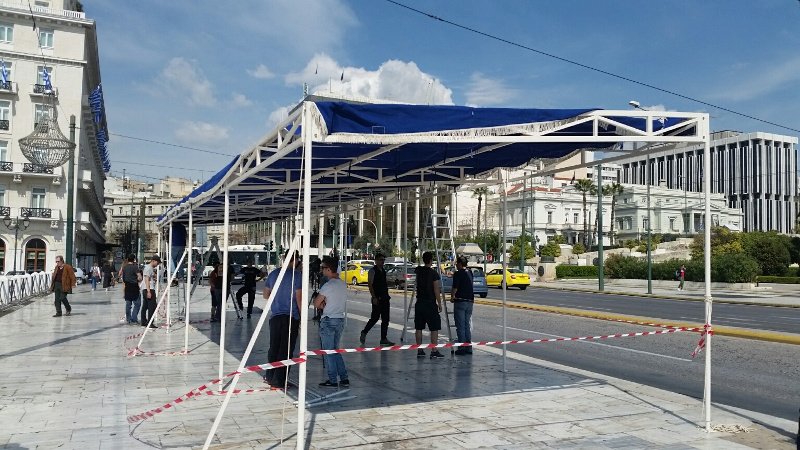 Τέντες και σκαλωσιές μπροστά στη Βουλή -Στήθηκε η κερκίδα των επισήμων για την παρέλαση της 25ης Μαρτίου | iefimerida.gr 5