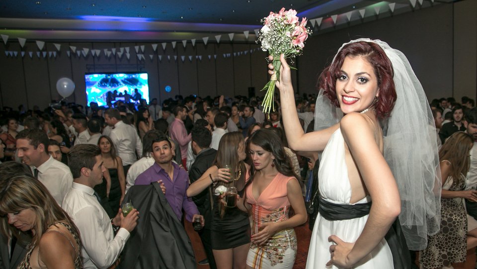 40 ευρώ για να σε καλέσουν σε ψεύτικο γάμο -Η νέα μόδα στην Αργεντινή [εικόνες] | iefimerida.gr 7