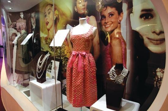 Σε δημοπρασία faux bijoux του Χόλιγουντ -Τα φόρεσαν Μονρόε, Μπέτι Ντέιβις, Βίβιαν Λι [εικόνες]  | iefimerida.gr 1