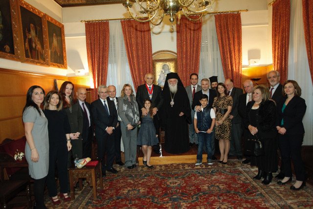 Ο Ιερώνυμος απένειμε στον Καραμούζη της Eurobank την ανώτατη τιμητική διάκριση της Αρχιεπισκοπής Αθηνών | iefimerida.gr 0