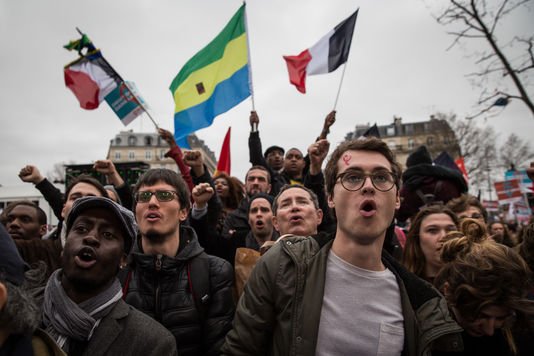 Γαλλία: Η Ζωή Κωνσταντοπούλου αγκαζέ με τον νεοκομμουνιστή Μελανσόν σε διαδήλωση [εικόνες] | iefimerida.gr 2