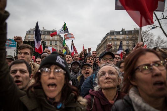 Γαλλία: Η Ζωή Κωνσταντοπούλου αγκαζέ με τον νεοκομμουνιστή Μελανσόν σε διαδήλωση [εικόνες] | iefimerida.gr 3