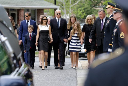 Η χήρα του γιου του Τζο Μπάιντεν έκανε σχέση με τον αδερφό του [εικόνες] | iefimerida.gr 3