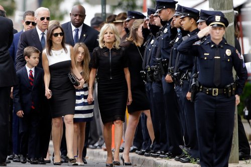 Η χήρα του γιου του Τζο Μπάιντεν έκανε σχέση με τον αδερφό του [εικόνες] | iefimerida.gr 4