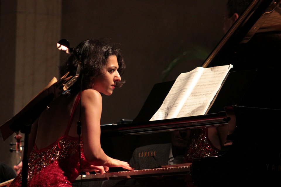 Η πιο σέξι πιανίστρια στον κόσμο -Βιρτουόζος με πλούσιο μπούστο και 12ποντα [εικόνες] | iefimerida.gr 2