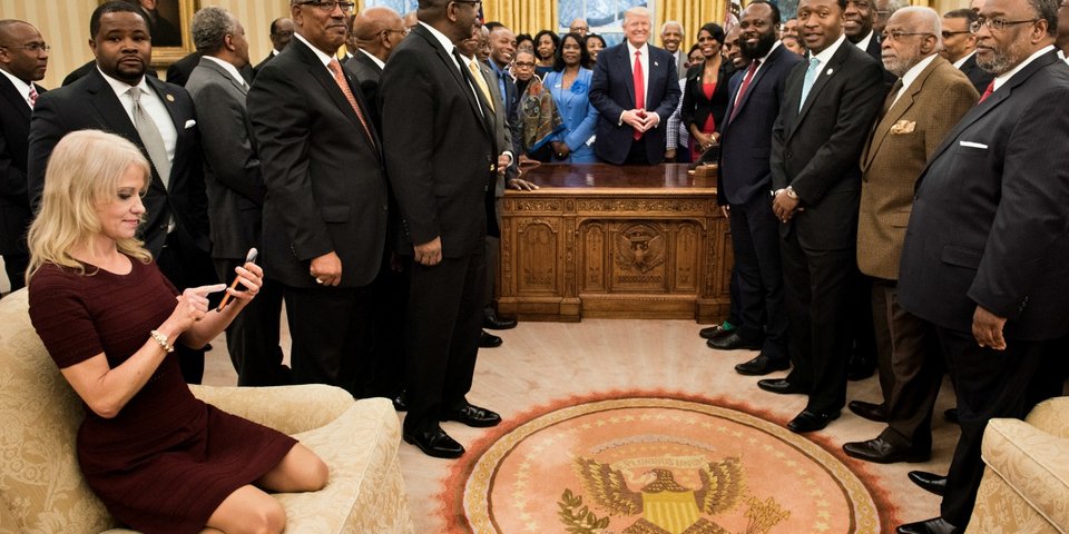 Το πώς κάθεται κανείς «δείχνει πάντα λίγη από την ψυχή του» [εικόνες] | iefimerida.gr 0