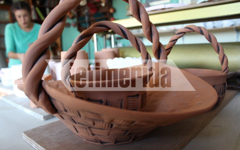 Μάγδα Βασίλα: Μια από τους τελευταίους παραδοσιακούς κεραμιστές στη Λέσβο [εικόνες] | iefimerida.gr 6