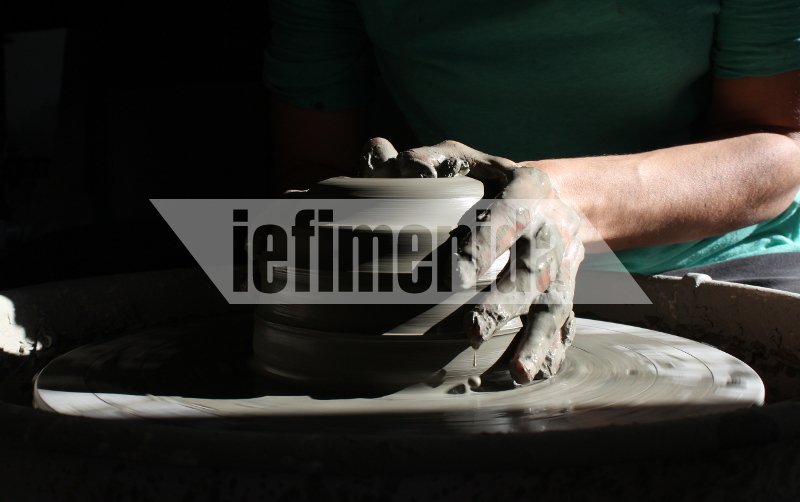 Μάγδα Βασίλα: Μια από τους τελευταίους παραδοσιακούς κεραμιστές στη Λέσβο [εικόνες] | iefimerida.gr 7