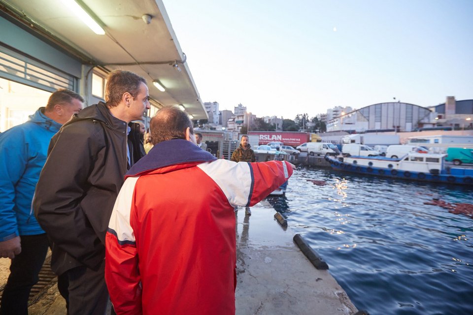 Στην Ιχθυόσκαλα Κερατσινίου τα ξημερώματα της Πέμπτης ο Κυριάκος Μητσοτάκης [εικόνες] | iefimerida.gr 1
