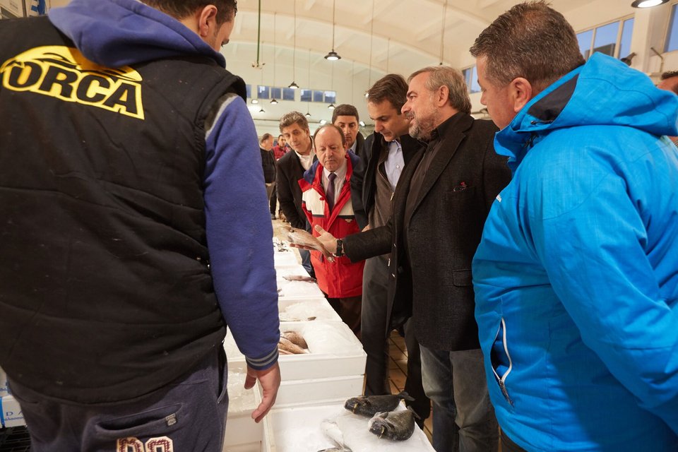 Στην Ιχθυόσκαλα Κερατσινίου τα ξημερώματα της Πέμπτης ο Κυριάκος Μητσοτάκης [εικόνες] | iefimerida.gr 2