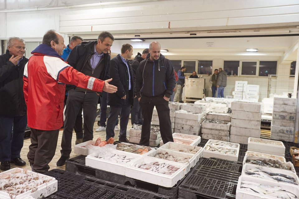 Στην Ιχθυόσκαλα Κερατσινίου τα ξημερώματα της Πέμπτης ο Κυριάκος Μητσοτάκης [εικόνες] | iefimerida.gr 0