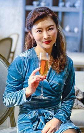 Η 50χρονη με τη «μαγική ομορφιά» - Το μυστικό που την κάνει να δείχνει 20άρα [εικόνες] | iefimerida.gr 0