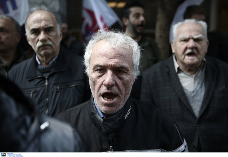 Συγκέντρωση διαμαρτυρίας βιοτεχνών έξω από το ΥΠΟΙΚ -Ζητούν μείωση της φορολογίας | iefimerida.gr 0