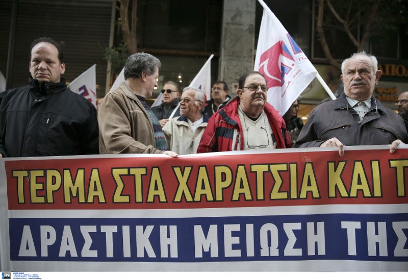 Συγκέντρωση διαμαρτυρίας βιοτεχνών έξω από το ΥΠΟΙΚ -Ζητούν μείωση της φορολογίας | iefimerida.gr 3
