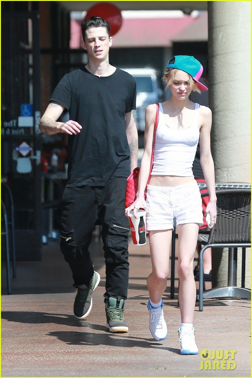 Η Λίλυ Ρόουζ Ντεπ ερωτευμένη με ένα «σκληρό» μοντέλο [εικόνες] | iefimerida.gr 1