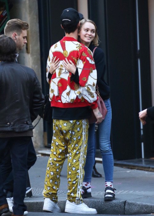 Η Λίλυ Ρόουζ Ντεπ ερωτευμένη με ένα «σκληρό» μοντέλο [εικόνες] | iefimerida.gr 8