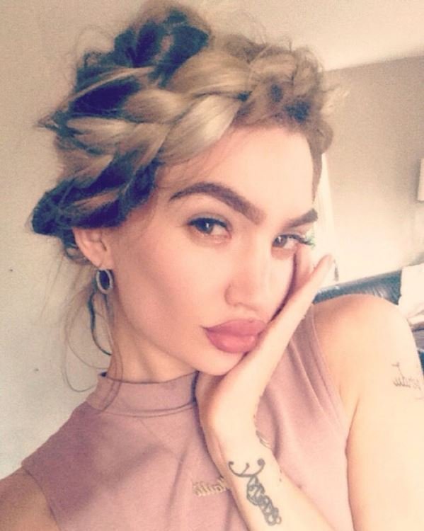 Η Λίλυ Ρόουζ Ντεπ ερωτευμένη με ένα «σκληρό» μοντέλο [εικόνες] | iefimerida.gr 6