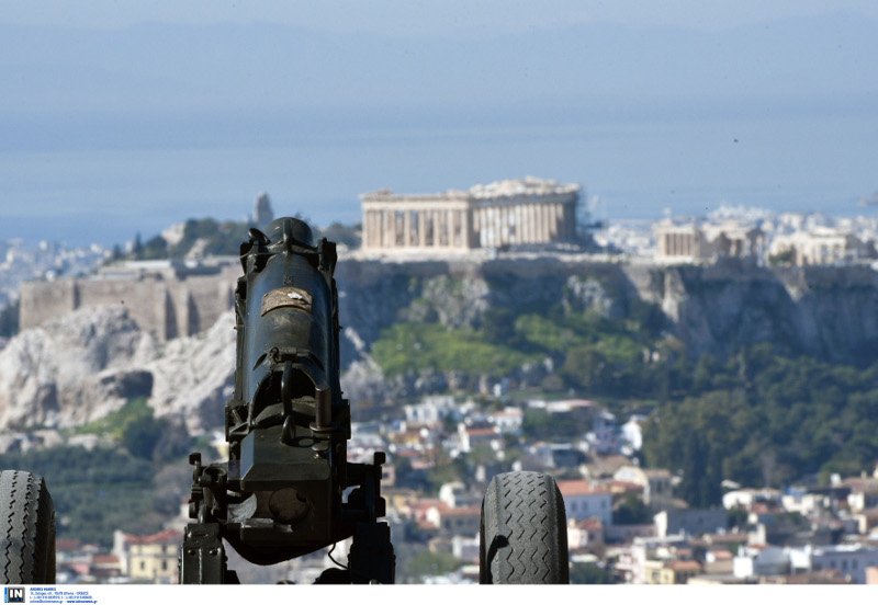 Εντυπωσιακές εικόνες στο πυροβολείο του Λυκαβηττού: 21 βολές για την 25η Μαρτίου | iefimerida.gr 5