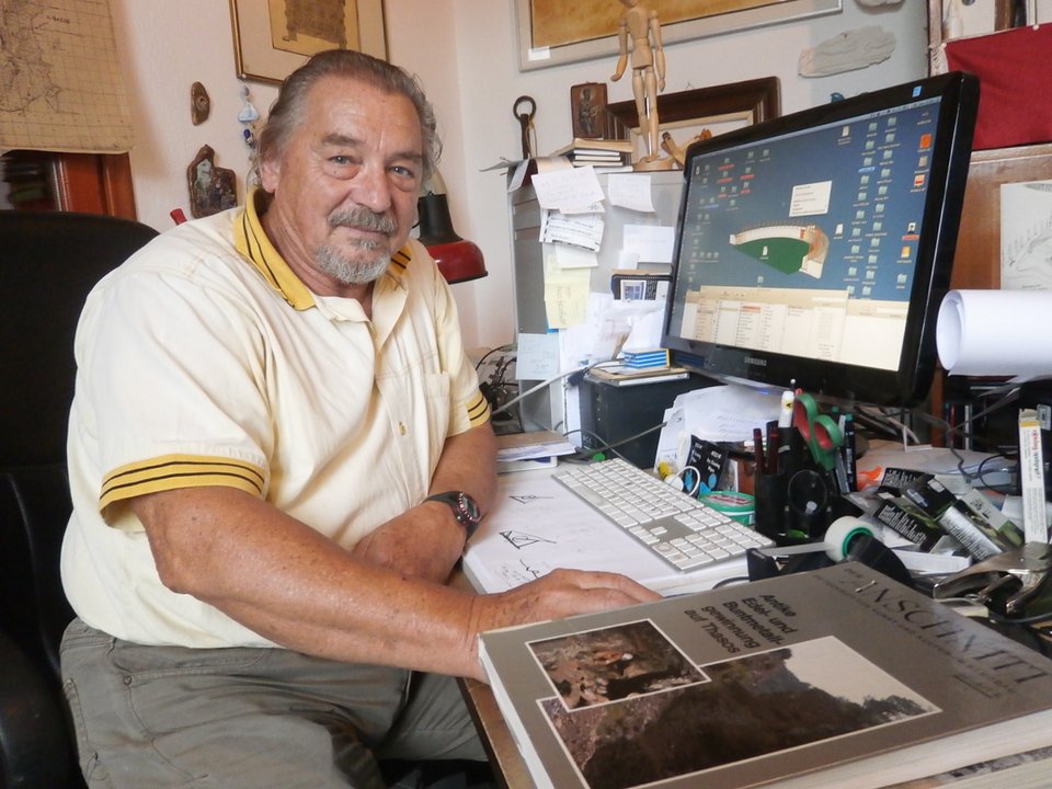 Γάλλος αρχαιολόγος κάτοικος Θάσου μας ξεναγεί στα αρχαία λατομεία του νησιού [εικόνες]  | iefimerida.gr 5