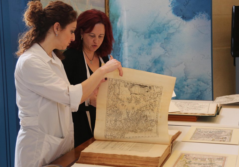 Εντυπωσιάζουν οι «Μικρές Οδύσσειες» στο Περιστύλιο της Βουλής [εικόνες]  | iefimerida.gr 4