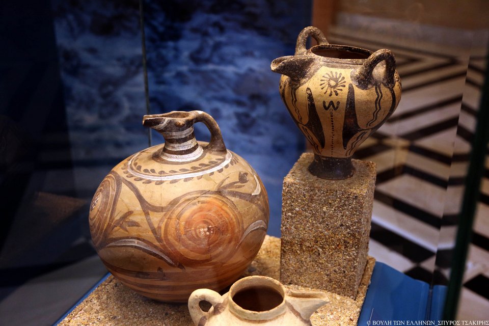 Εντυπωσιάζουν οι «Μικρές Οδύσσειες» στο Περιστύλιο της Βουλής [εικόνες]  | iefimerida.gr 1